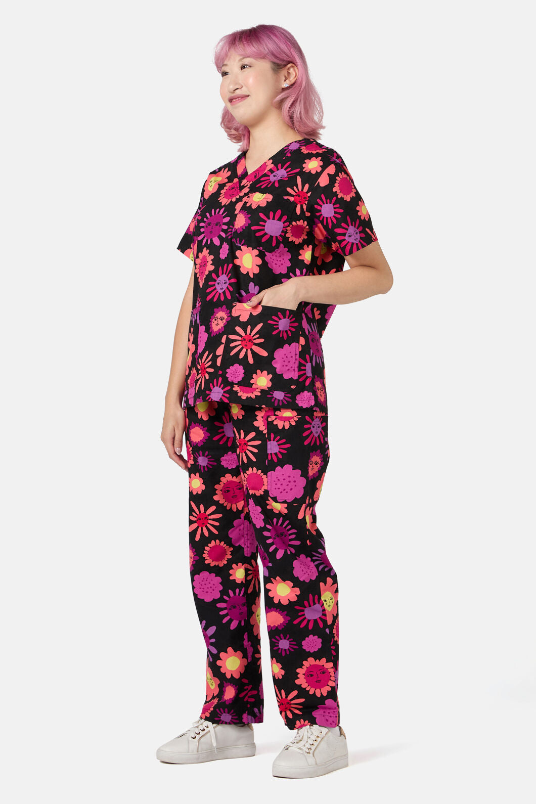 Gorman - Smiley Flowers Scrub Set - black