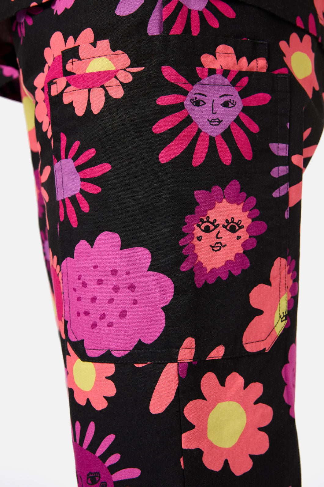 Gorman - Smiley Flowers Scrub Set - black