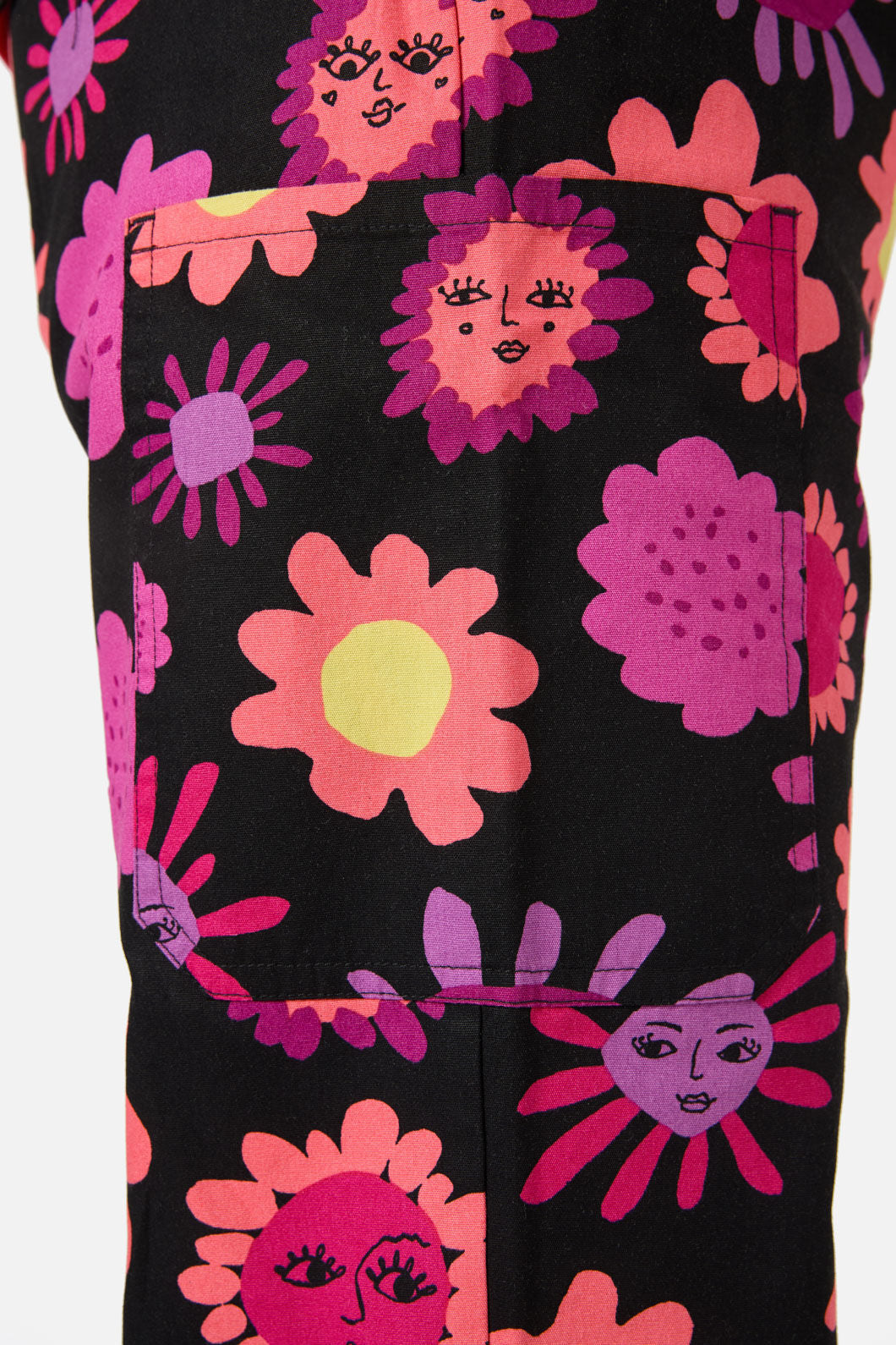 Gorman - Smiley Flowers Scrub Set - black