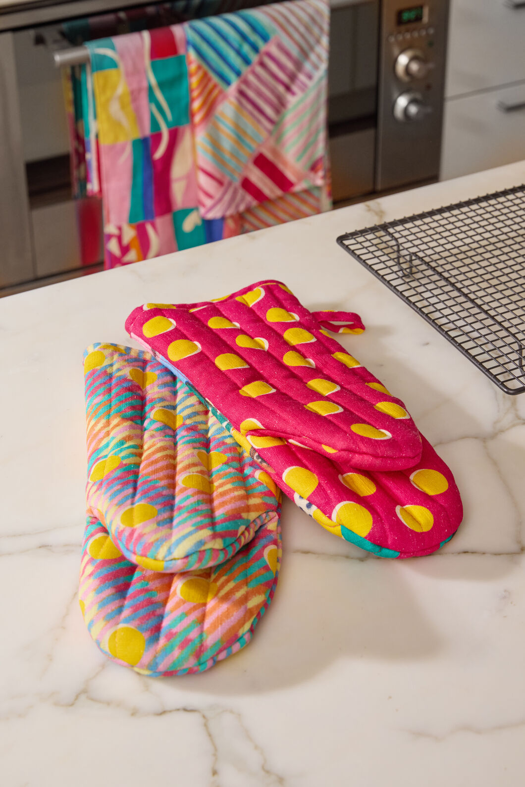 Gorman - Still Life Oven Mitt Set - print